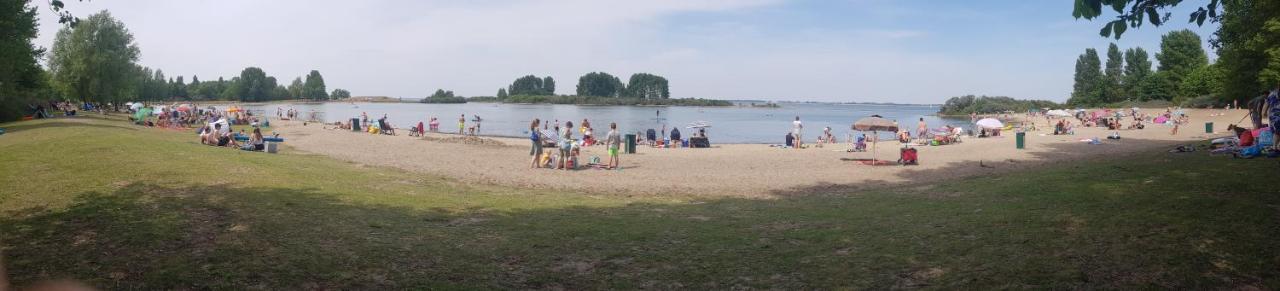 Thuis op Flakkee Ooltgensplaat Buitenkant foto